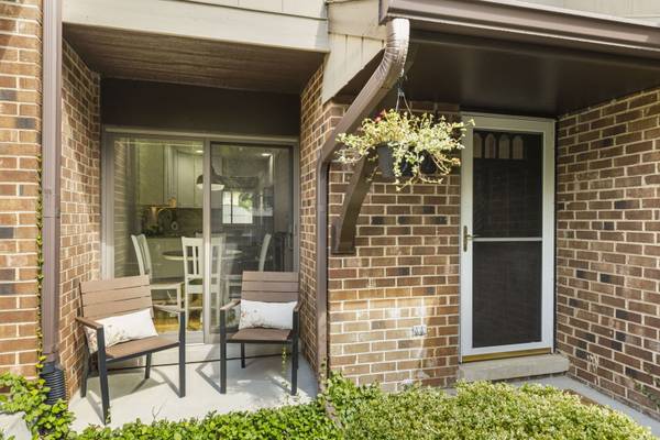1025 Loughborough CT, Wheaton, IL 60189