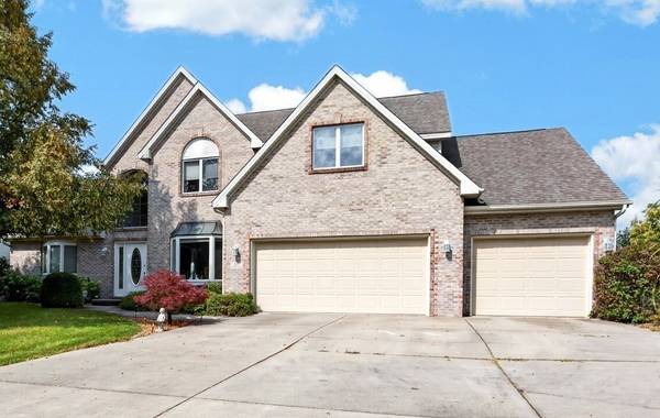 13 Bay Pointe DR, Bloomington, IL 61704