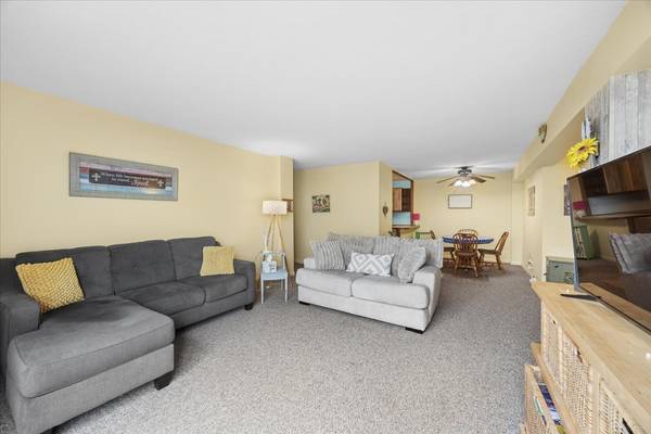 2211 S Stewart AVE S #6D, Lombard, IL 60148