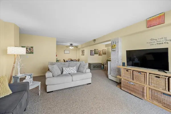 2211 S Stewart AVE S #6D, Lombard, IL 60148