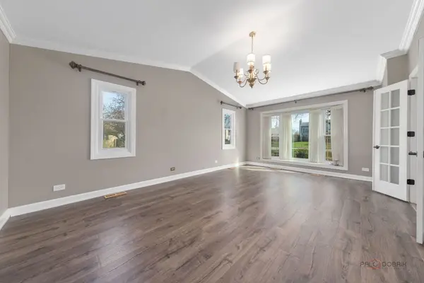 2326 W Weathersfield WAY, Schaumburg, IL 60193