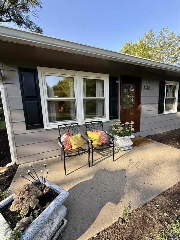236 W Santa Fe Ave, Burlingame, KS 66413