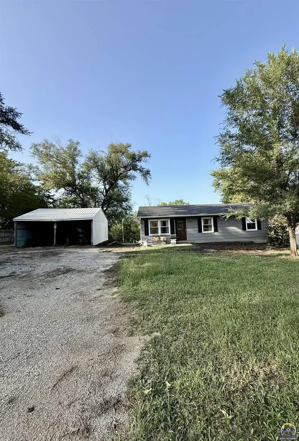 236 W Santa Fe Ave, Burlingame, KS 66413