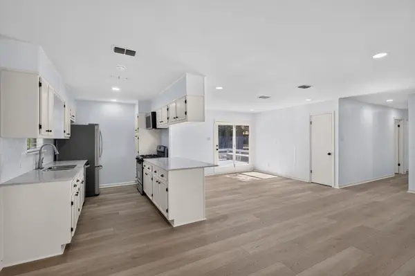 2703 Princeton DR, Austin, TX 78741