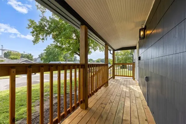 108 W 20th ST, Higginsville, MO 64037