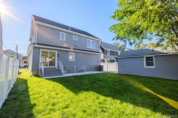 78 Taft AVE, Lynbrook, NY 11563
