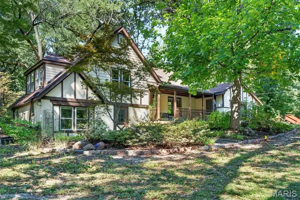 433 Day DR, St Louis, MO 63135