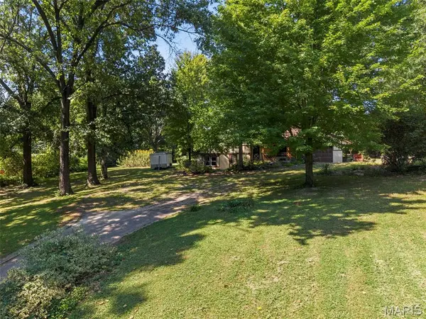 433 Day DR, St Louis, MO 63135