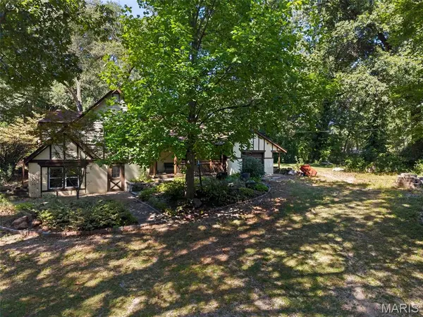 433 Day DR, St Louis, MO 63135