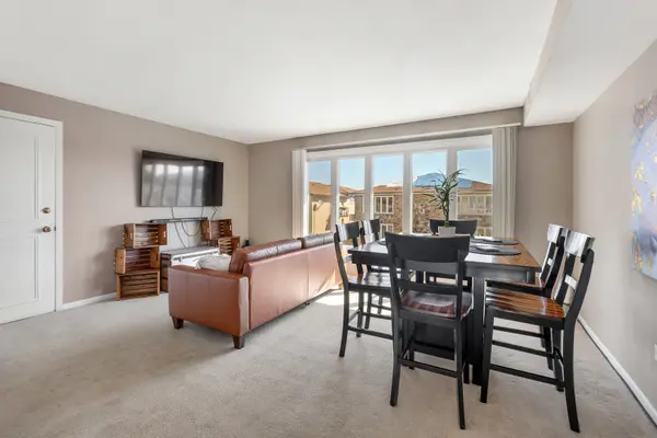 6244 S Newland AVE #3S, Chicago, IL 60638