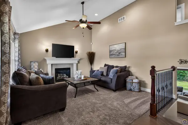 4436 SE Stone Creek RD, Topeka, KS 66609