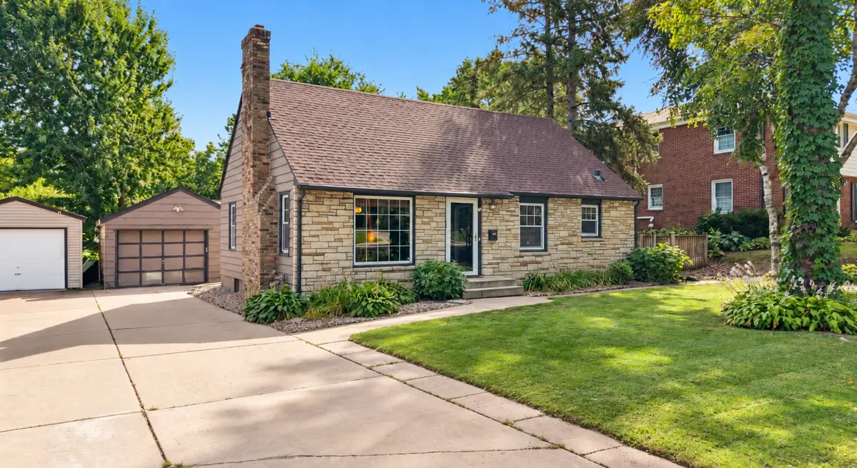 1784 Pascal ST, Falcon Heights, MN 55113