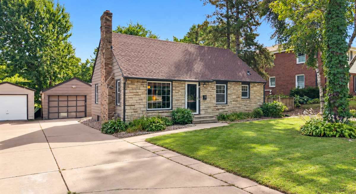 1784 Pascal ST, Falcon Heights, MN 55113