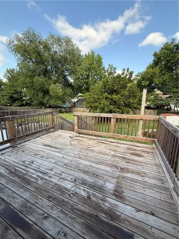 2607 Parallel AVE, St Joseph, MO 64506