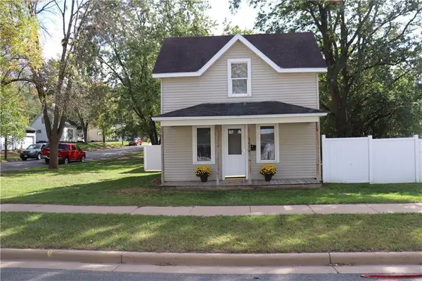 1020 14th AVE E, Menomonie, WI 54751
