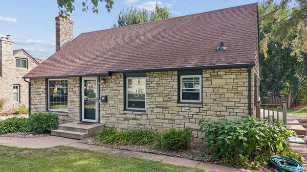 1784 Pascal ST, Falcon Heights, MN 55113