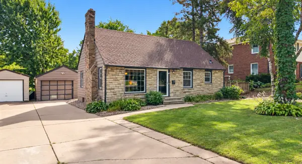 1784 Pascal ST, Falcon Heights, MN 55113
