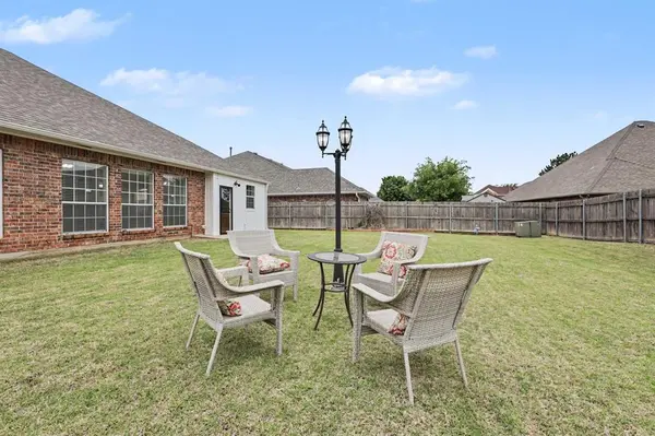 2509 Kingsley LN, Oklahoma City, OK 73128