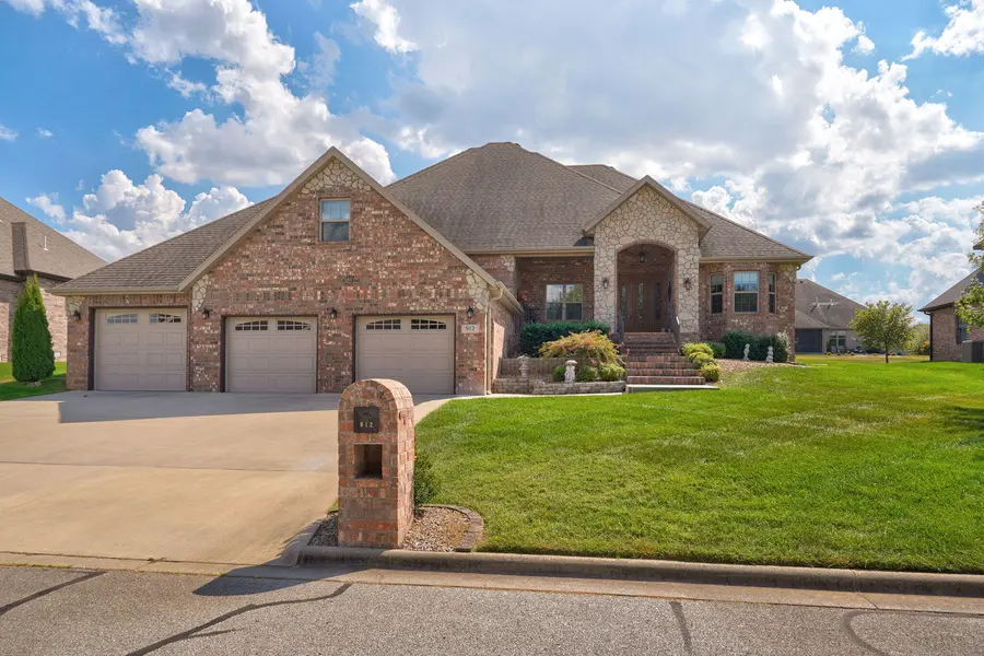 912 W Sole DR, Nixa, MO 65714