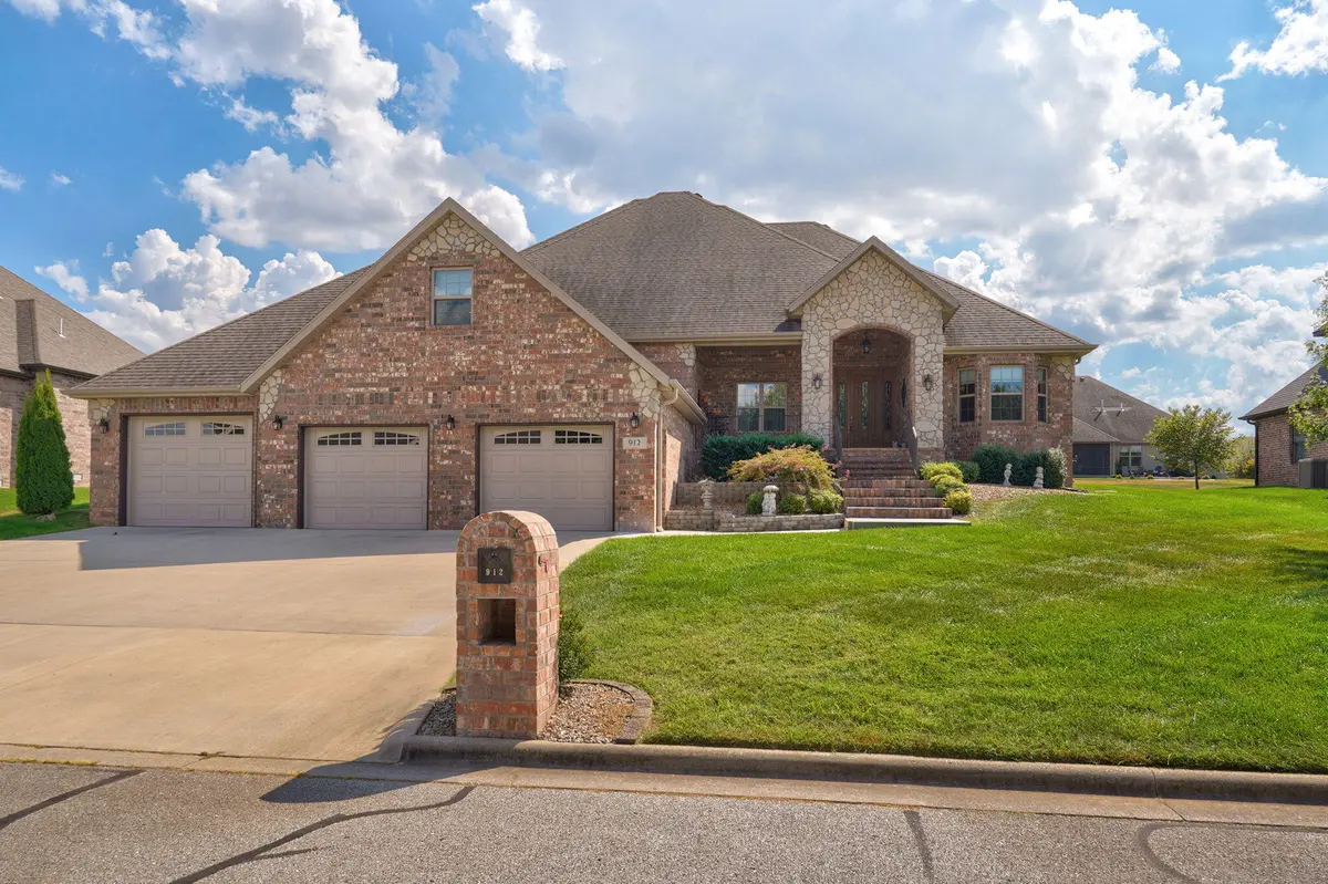 912 W Sole DR, Nixa, MO 65714