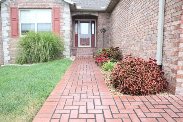 5714 S Lexington AVE, Springfield, MO 65810