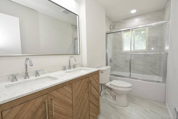 41 Bethany DR, Commack, NY 11725