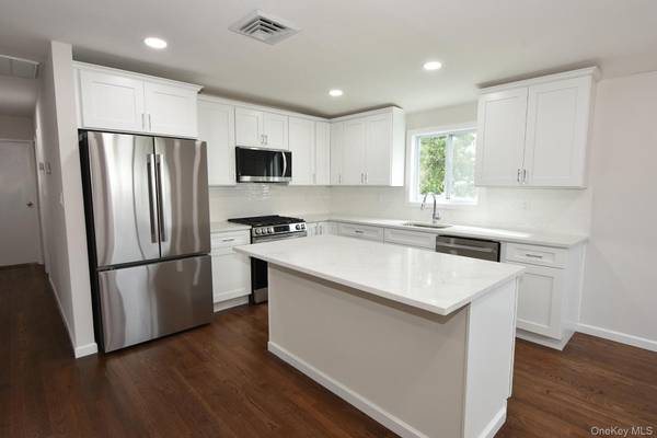 41 Bethany DR, Commack, NY 11725