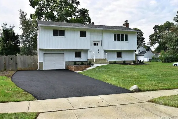 41 Bethany DR, Commack, NY 11725