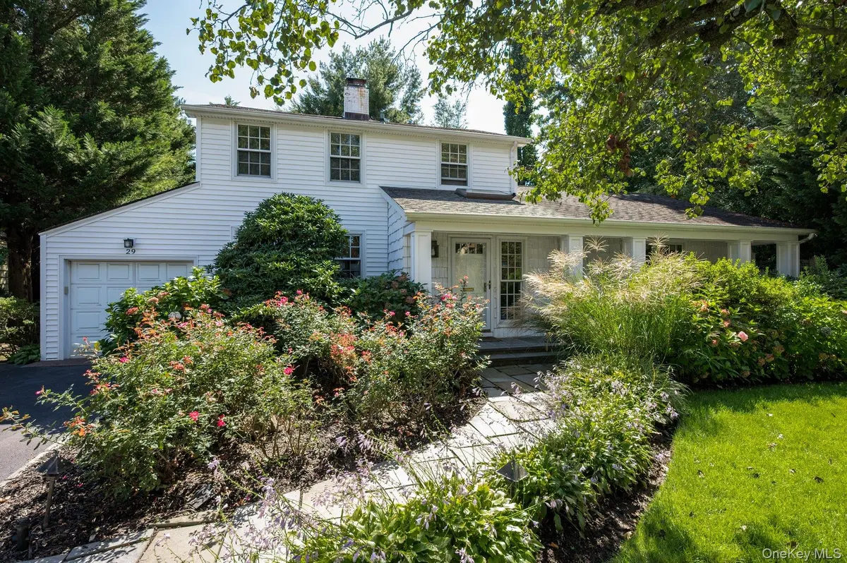 29 Argyle, Albertson, NY 11507