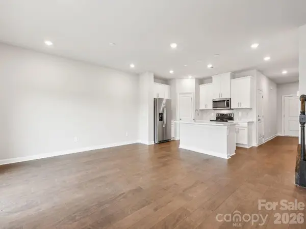 8224 Hidden Springs TRL, Charlotte, NC 28216