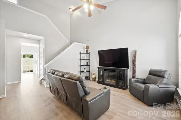 2718 Mill Valley CT, Charlotte, NC 28105