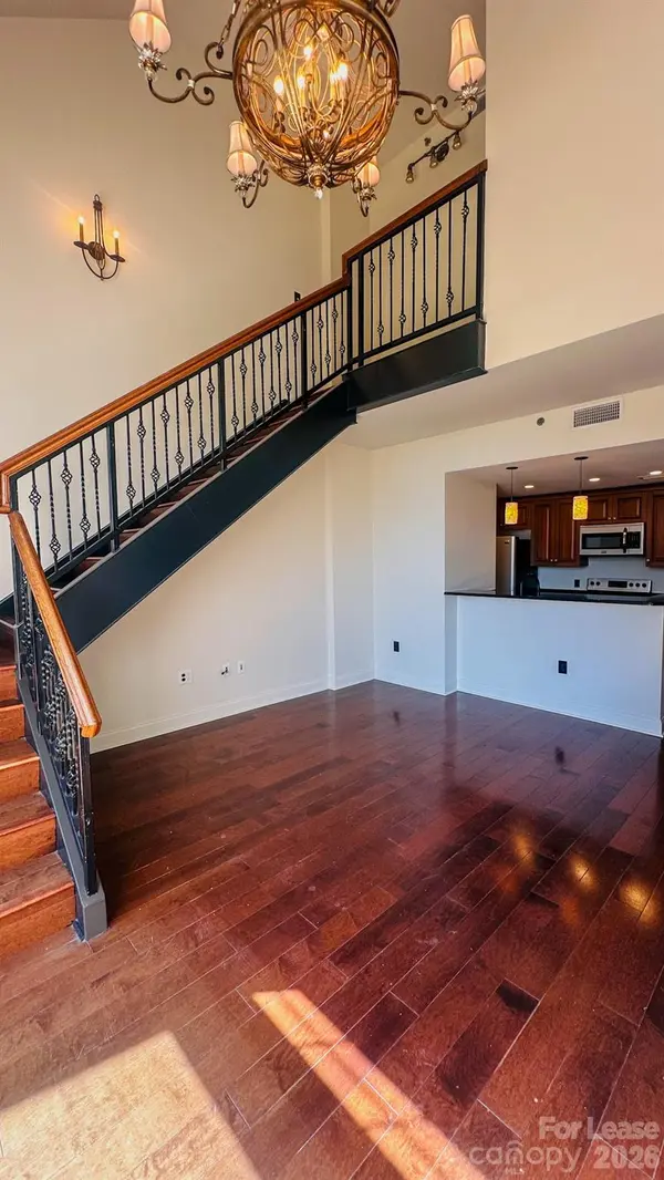 300 W 5th ST, Charlotte, NC 28202