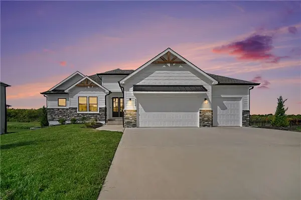 3116 SW Summit View TRL, Lee's Summit, MO 64082