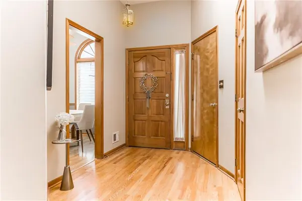 12107 Slater ST, Overland Park, KS 66213