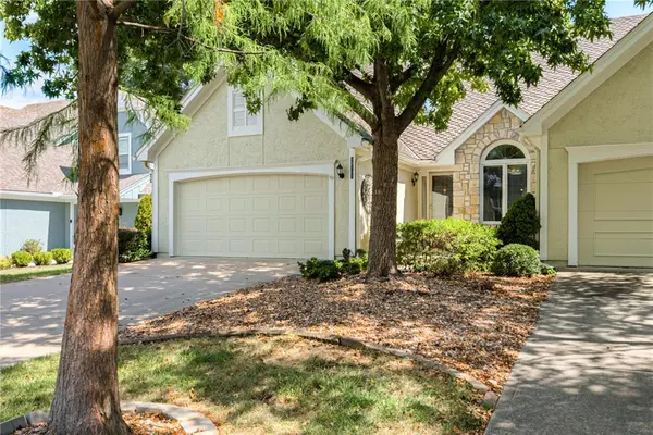 12107 Slater ST, Overland Park, KS 66213