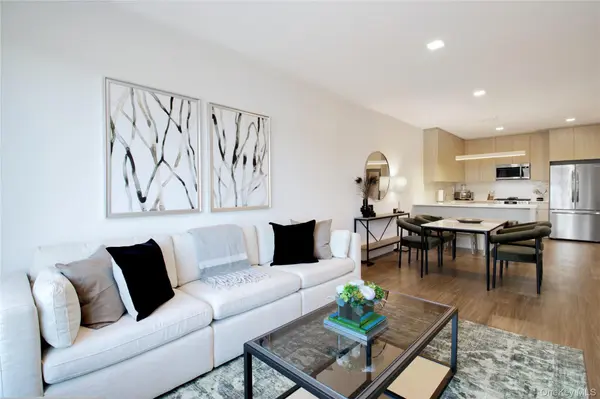 333 Warner AVE #106, Roslyn, NY 11576