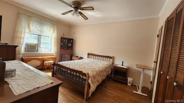 79-04 Kneeland AVE, Elmhurst, NY 11373