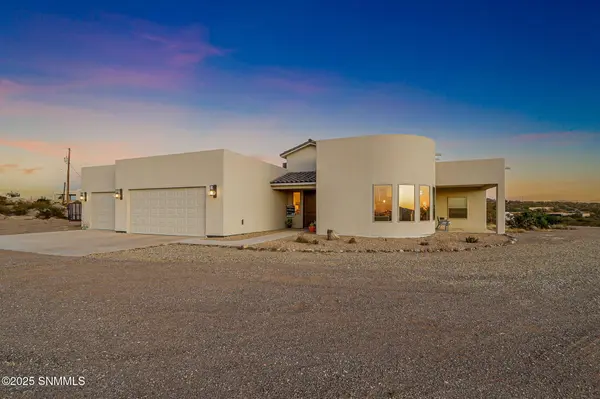 1963 Guamis RD, Las Cruces, NM 88012