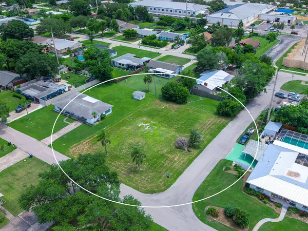 2110 SANDRALA DR, Sarasota, FL 34231