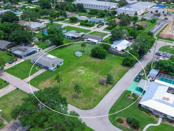 2110 SANDRALA DR, Sarasota, FL 34231