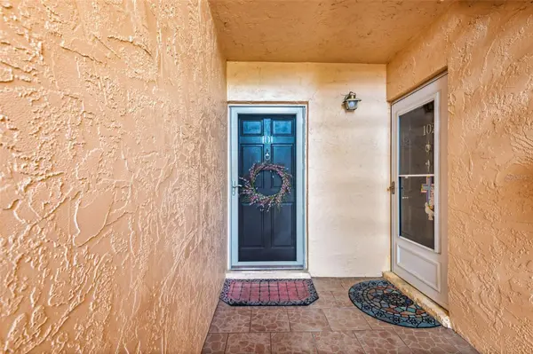 101 DOGWOOD CIR, Seminole, FL 33777