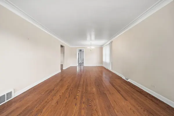 4524 W 100th PL, Oak Lawn, IL 60453