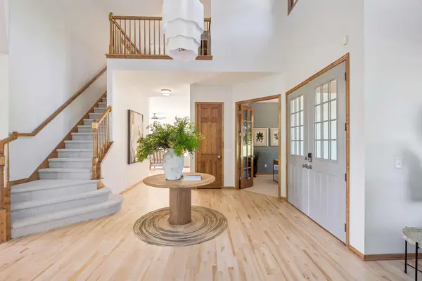 27125 Marsh Pointe CT, Excelsior, MN 55331