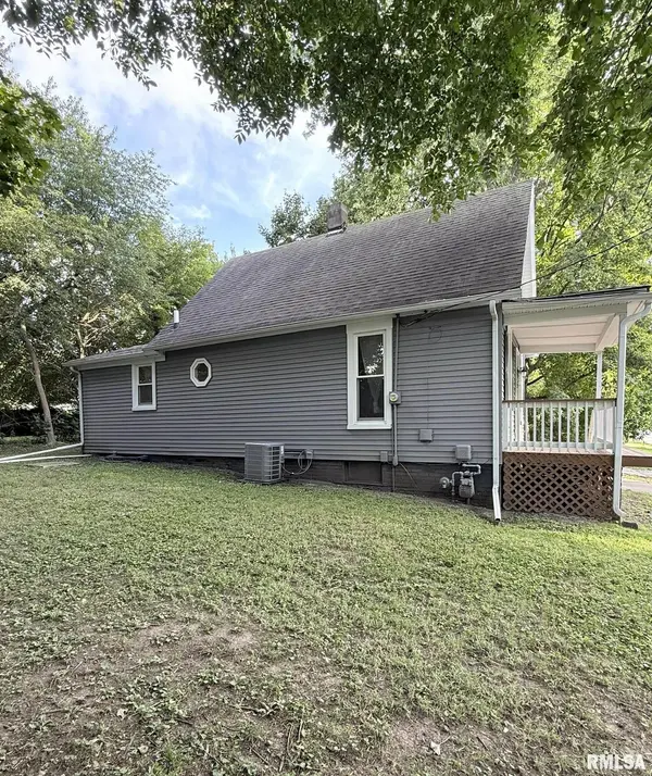 355 N PEARL ST, Galesburg, IL 61401