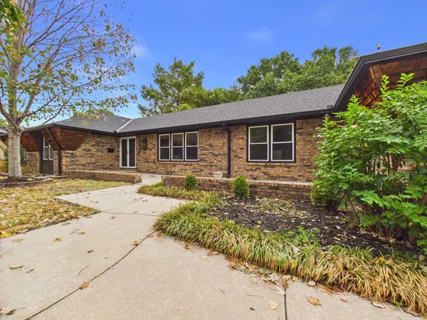 7926 E Killarney Pl, Wichita, KS 67206