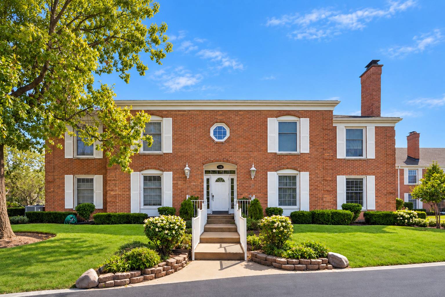 128 Carriage Way DR #117B, Burr Ridge, IL 60527