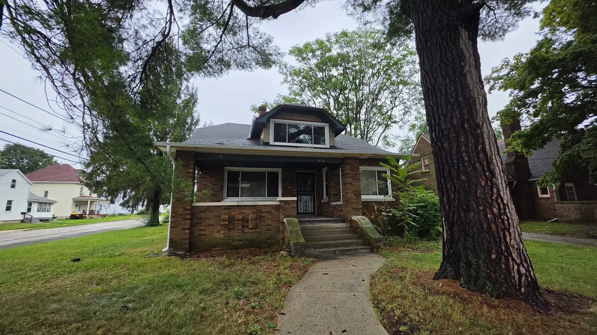 1303 S Oak AVE, Freeport, IL 61032