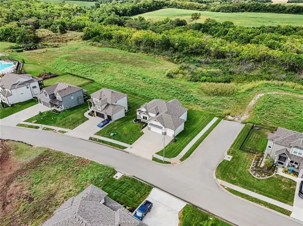 3116 SW Summit View TRL, Lee's Summit, MO 64082