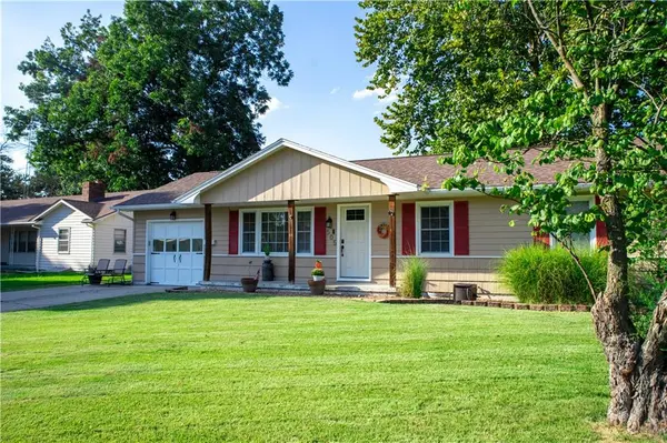505 South DR, Marshall, MO 65340