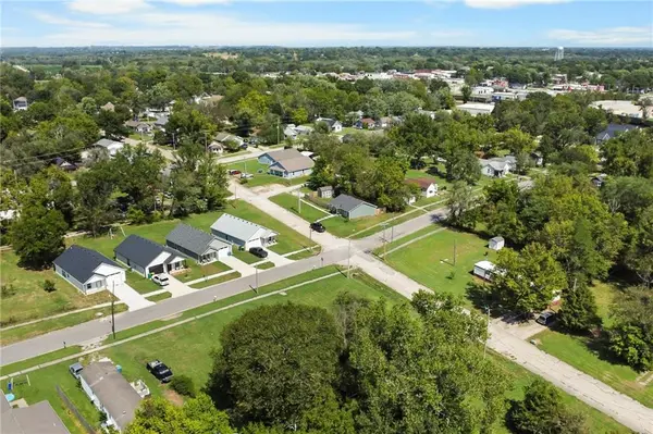 905 Chestnut ST, Osawatomie, KS 66064
